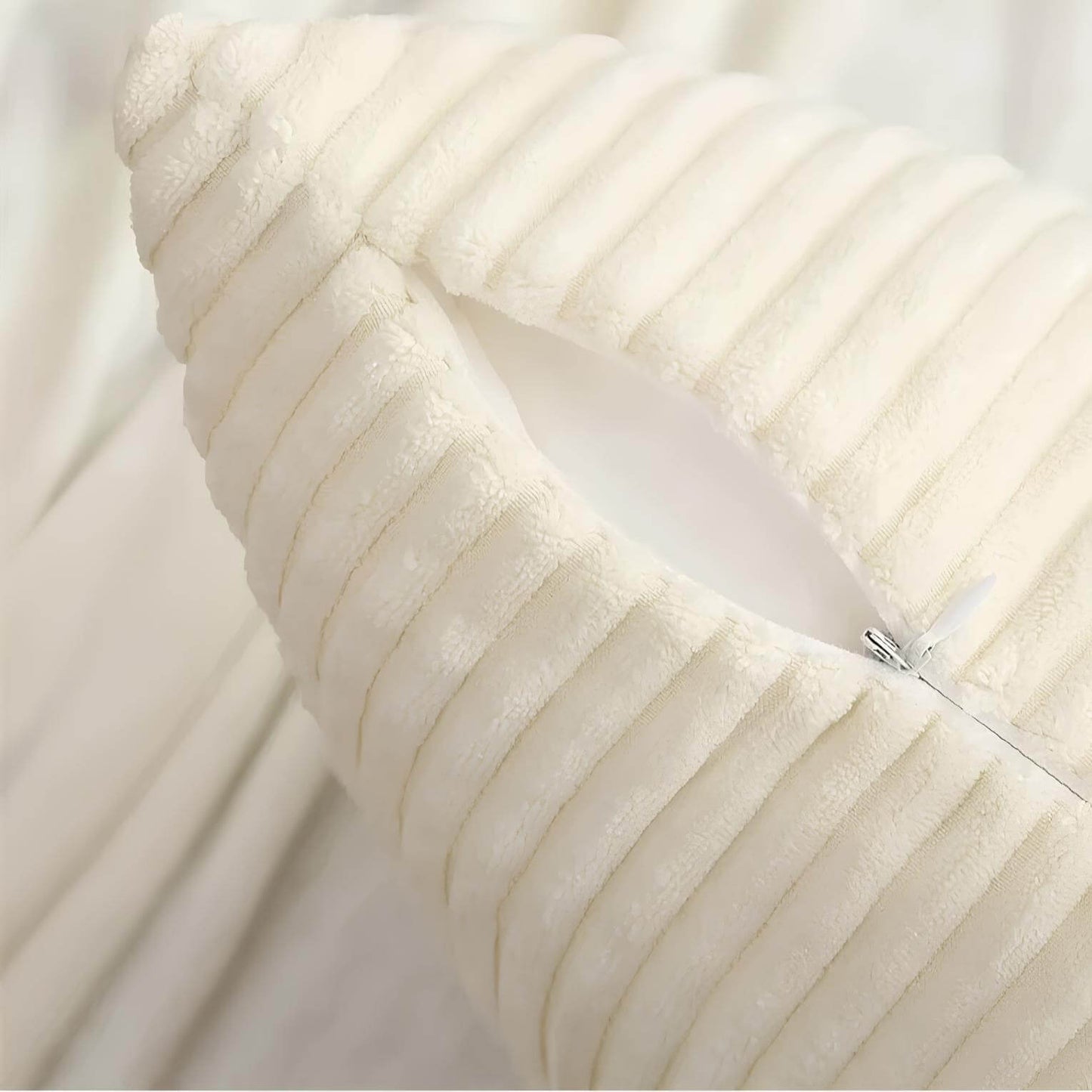 Coussin blanc côtelé rayures