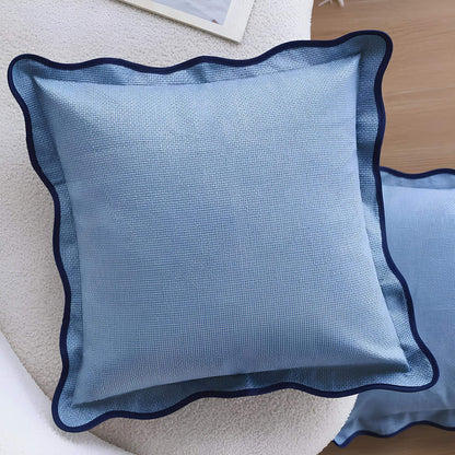 Coussin bleu à volants