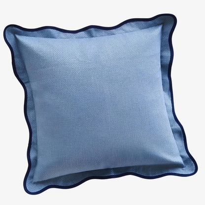 Coussin bleu à volants