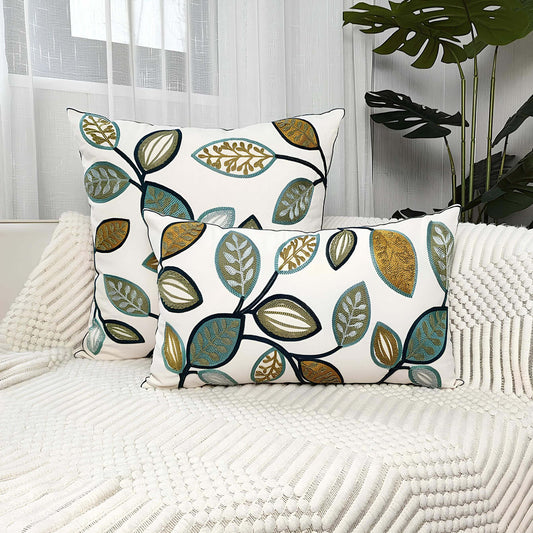 Coussin brodé feuille