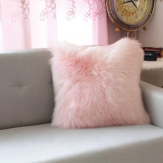 Coussin rose en fausse fourrure luxe